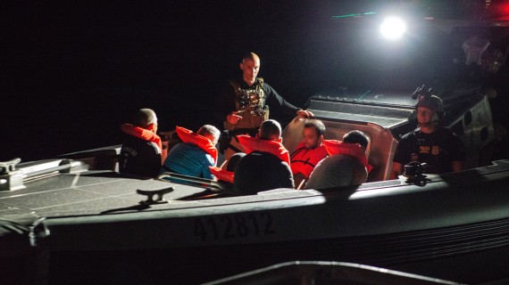 Guardia Costera detiene presunto buque de contrabando con migrantes cubanos Los agentes detuvieron la embarcación en las afueras de Rodríguez Key